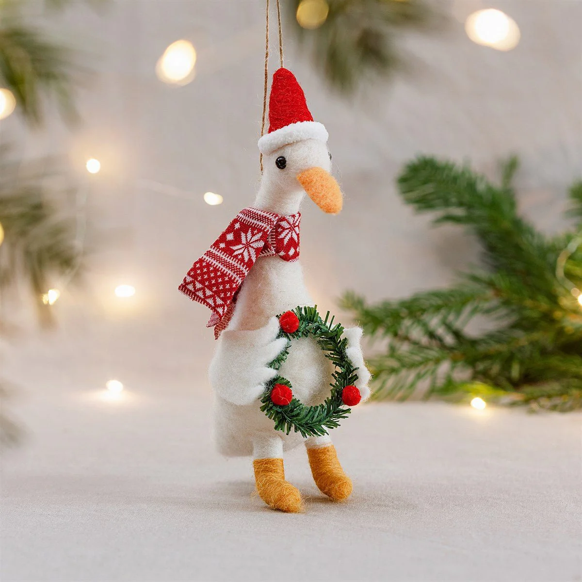Sass and Belle Goose with Wreath Hanging Decoration - Image 2